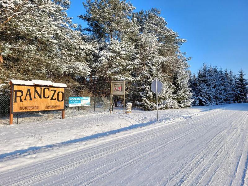 Hotel Osrodek Wypoczynkowy Ranczo Okuninka Exterior foto
